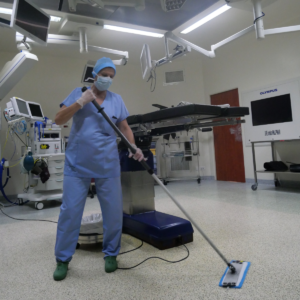 Bloc opératoire à la Polyclinique de Courlancy